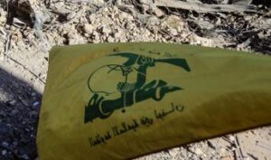 Milano, in corteo con bandiera Hezbollah: indagata per istigazione a terrorismo