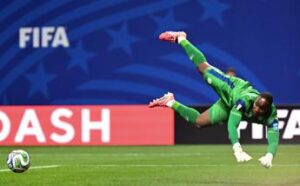 Mondiali, Mpasi show nel primo tempo contro l’Inghilterra: chi è il portiere del Congo