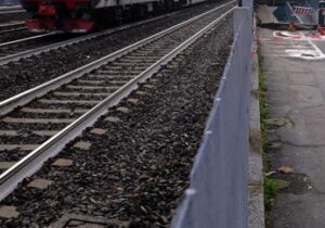 Operaio scivola sui binari, travolto e ucciso da treno a San Giorgio di Nogaro