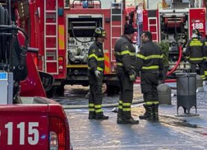 Palermo, 53enne ucciso a coltellate: uomo si barrica in casa, apre il gas e minaccia di far esplodere il palazzo