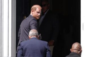 Principe Harry ed Elton John perdono la causa contro l’editore del Daily Mail