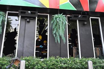 Thailandia, incendio in un bar a Bangkok: almeno 27 morti e oltre 60 feriti