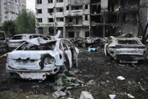 Ucraina, missili della Russia su Kiev nella notte: 9 morti