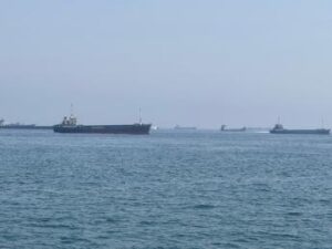 Usa lanciano nuovi attacchi contro Iran: “Teheran non deve minacciare navi”
