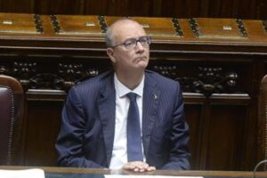 Valditara su striscione Cesena: “‘Italia agli italiani’ è affermazione condivisibile”