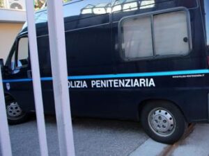 Viterbo, detenuto uccide a coltellate compagno di cella
