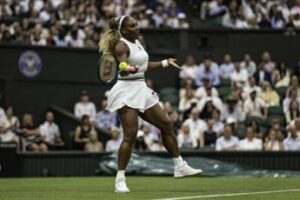 Wimbledon, Serena Williams costretta a ritirarsi dal doppio