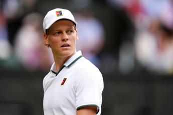 Wimbledon, polemiche per orario Sinner-Djokovic: quando giocano e dove vederlo in tv