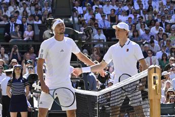 Zverev scherza con Sinner: “Non mi sei simpatico, vinci sempre”. E Jannik: “So che vuoi diventare numero uno…”