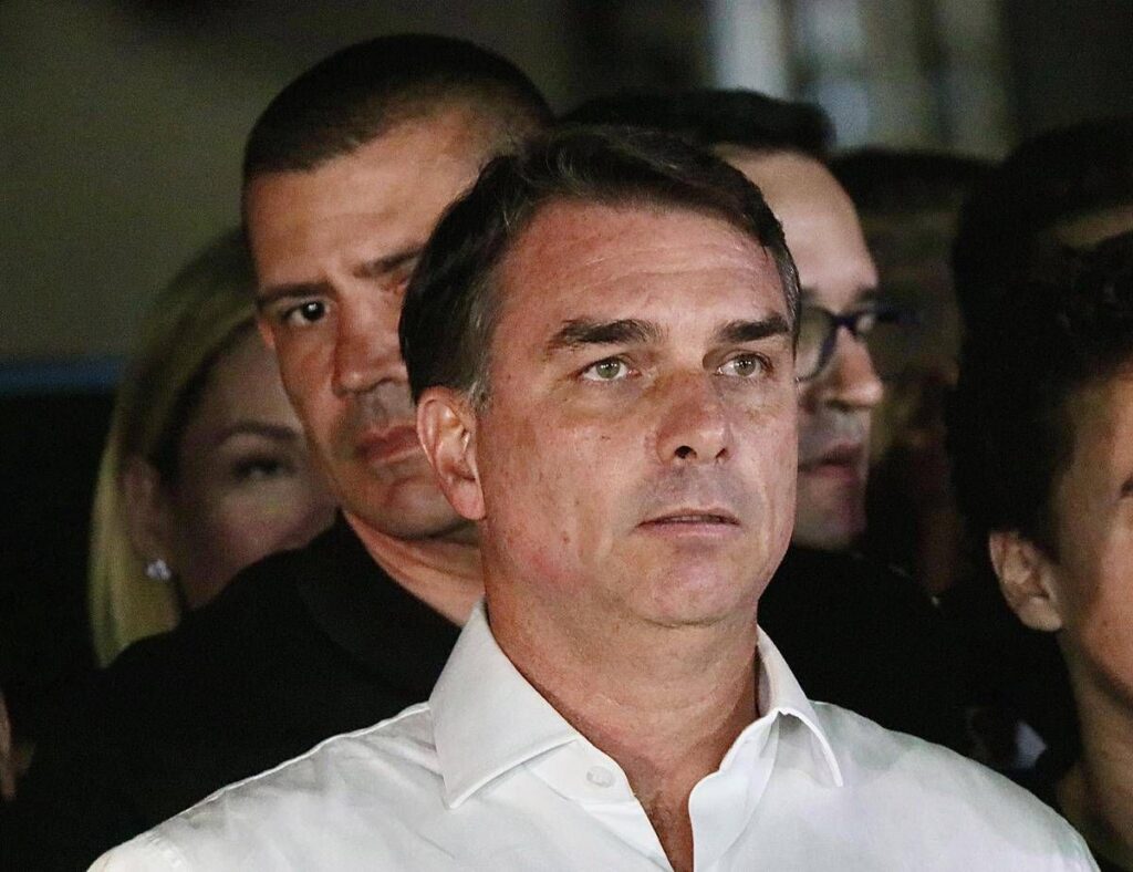 Brasile, Bolsonaro in fuga negli Usa? “Aereo in volo, il senatore è sparito”