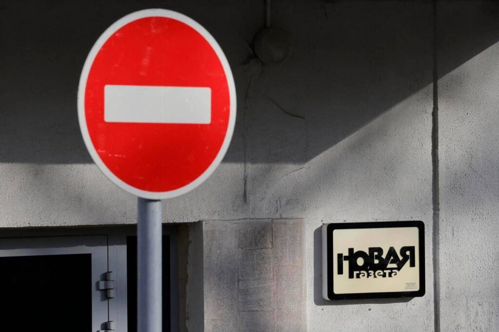 Russia, Novaya Gazeta sfrattata da storica redazione al centro di Mosca: “Ci hanno ucciso”