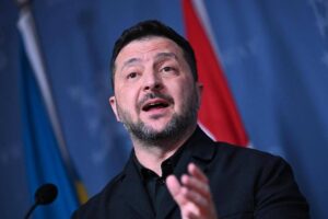 Ucraina, Zelensky: “Missili russi ancora contro Kiev, Usa bloccano fornitura di Patriot”